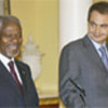 Annan (L) and Prime Minister Zapatero  brief press following their meeting