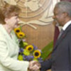Annan with President Vike-Freiberga (file photo)
