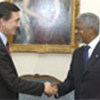 Kofi Annan (d) et Philippe Douste-Blazy (g), ministre des affaires étrangères de la France