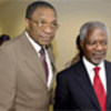 Annan (R) with President Tandja (file photo)