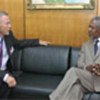 Kofi Annan (R) with Detlev Mehlis (file photo)