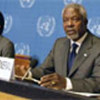 Kofi Annan briefs the press