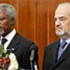 Kofi Annan (g) et le Premier ministre de l'Iraq al-Jaafari (d)