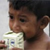 Flood victim receives food aid from WFP