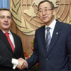 Secretary-General Ban Ki-moon with Colombian President Álvaro Uribe Vélez (file photo)