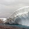 位于南极乔治王岛的南极柯林斯冰川。世界气象组织表示，南极半岛是全球气候变暖速度最快的地区之一，在过去的50年中，南极西海岸沿线约有87%的冰川出现后退，且大多数冰川的后退速度在过去的12年中正在加快。