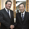 Secretary-General Ban Ki-moon with Alexander Downer (file photo)