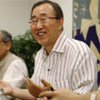 Secretary-General Ban Ki-moon  and advisors wear lighter clothing to promote "Cool UN"