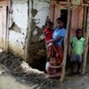 Une famille à Leogane, une ville touchée par le cyclone Gustav.