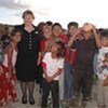 L'ancienne directrice de l'UNICEF Ann Veneman avec des enfants Roms lors d'une visite en Albanie.