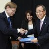 Secretary-General Ban Ki-moon (right) with World Bank President Robert Zoellick