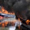 La MINUSTAH détruit des bateaux saisis lors d'une opération anti-drogue.