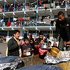 Distribution de nourriture dans une école de l'UNRWA dans le camp de réfugiés de Jabalya à Gaza.