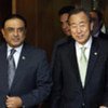 Le Secrétaire général Ban Ki-moon (à droite) avec le Président du Pakistan Asif Ali Zardari.