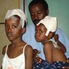 Des enfants blessés lors de combats à Mogadiscio.