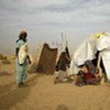 Une famille de réfugiés dans l'Est du Tchad.