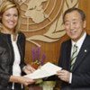 Le Secrétaire général Ban Ki-moon avec la Princesse Maxima des Pays-Bas.