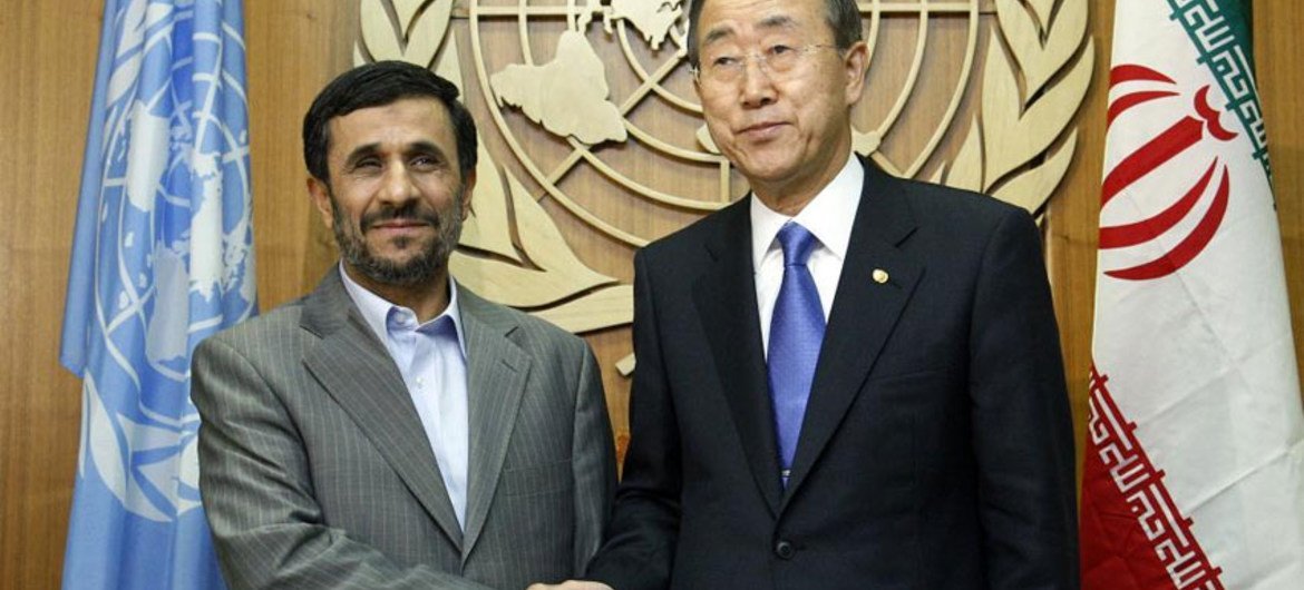 Secretary-General Ban Ki-moon (right) meets with President Mahmoud Ahmadinejad of Iran.