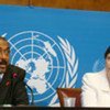 Le Directeur exécutif de l'ONUSIDA, Michel Sidibé, et l'Administratrice du PNUD, Helen Clark, lors du lancement de la Commission mondiale sur le VIH/Sida et le Droit