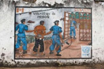 Une affiche à Goma, dans l'est de la RDC, prévient des conséquences criminelles des viols.