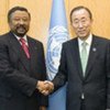 Le Secrétaire général Ban Ki-moon (à droite) avec le Président de la Commission de l'Union africaine, Jean Ping.