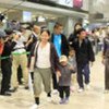 اللاجئون عند وصولهم إلى مطار طوكيو
