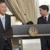 Secreatary-General Ban Ki-moon (left) holds a joint press conference with Prime Minister Abhisit Vejjajiva of Thailand