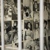Una pared con fotos en una celda de una prisión en el Museo del Genocidio de Phnom Penh, en Camboya.