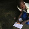 Une fillette récupère d'une année aux mains de rebelles de l'Armée de résistance du Seigneur (LRA), en Ouganda.