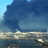 Fumée et inondations à Sendai, au Japon, après le séisme et le tsunami du 11 mars.