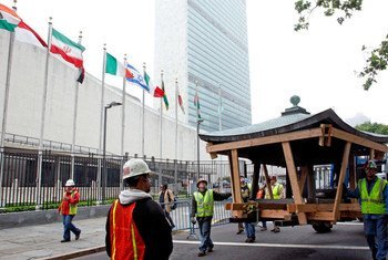 Construction workers relocate  Peace Bell in preparation of the implementation of CMP in 2009