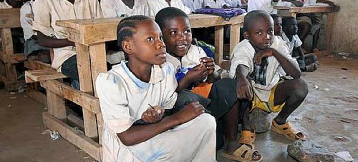Des enfants dans une école à Kakuma, au Kenya.