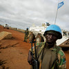 Des casques bleus de l'ONU patrouillent dans les rues d'Abyei.