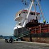 Le navire qui a livré de l'aide alimentaire de l'ONU dans le port de Misrata, en Libye.