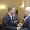 Le Secrétaire général Ban Ki-moon (à gauche) avec le Président de l'Autorité palestinienne, Mahmoud Abbas, à Rome en juin 2011.