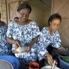 Des veuves ivoiriennes gèrent un petit restaurant à Yopougon, en Côte d'Ivoire.