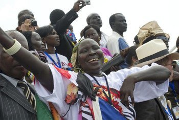 Des gens exprimant leur joie alors que la République du Sud-Soudan proclame son indépendance.