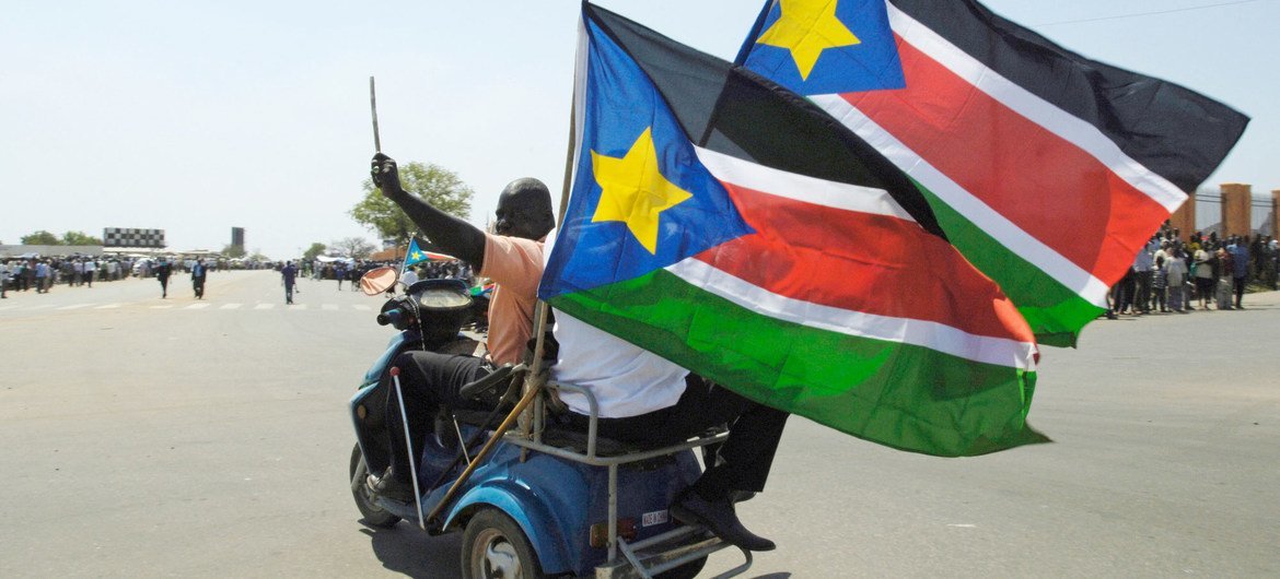Le drapeau du Soudan du Sud qui est devenu officiellement indépendant le 9 juillet 2011.