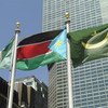 Le drapeau du Soudan du Sud (au centre) flotte au siège des Nations Unies à New York.