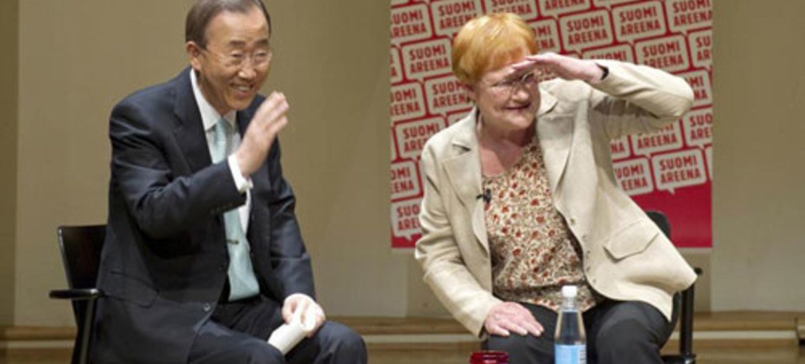 Secretary-General Ban Ki-moon (left) and President Tarja Halonen of Finland participate in forum on sustainable development