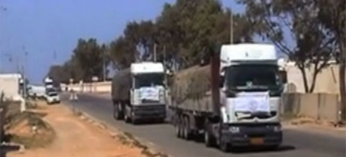 Trucks carrying food aid into Libya