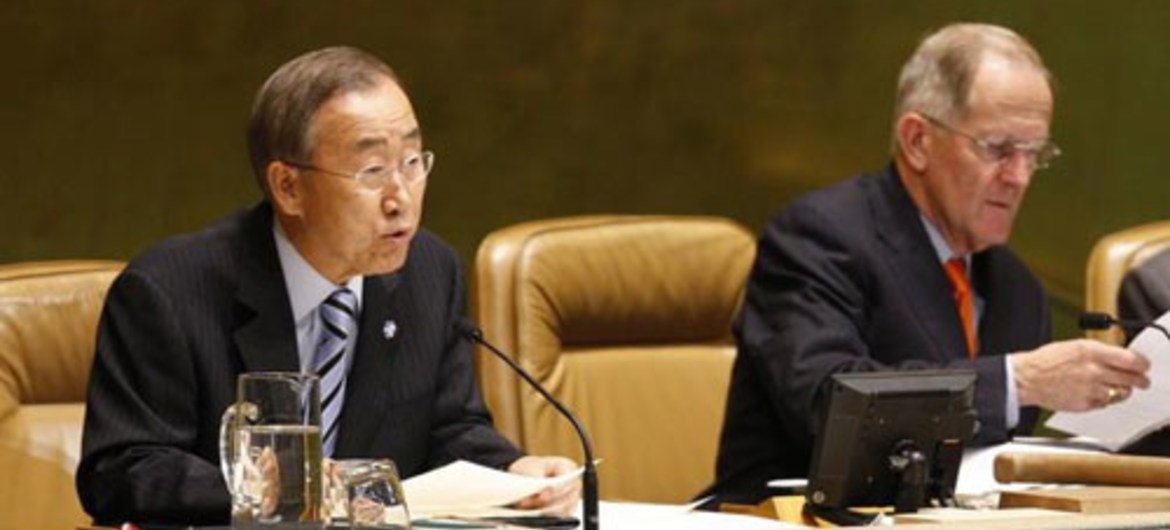Secretary-General Ban Ki-moon (left) and General Assembly President Joseph Deiss