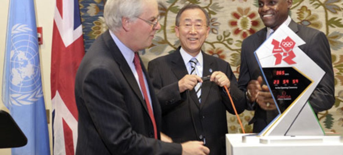 Secretary-General Ban Ki-moon (centre) UK Ambassador Mark Lyall Grant (left) and former Olympian Carl Lewis at start of countdown clock for 2012  Games
