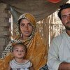 Familia paquistaní damnificada