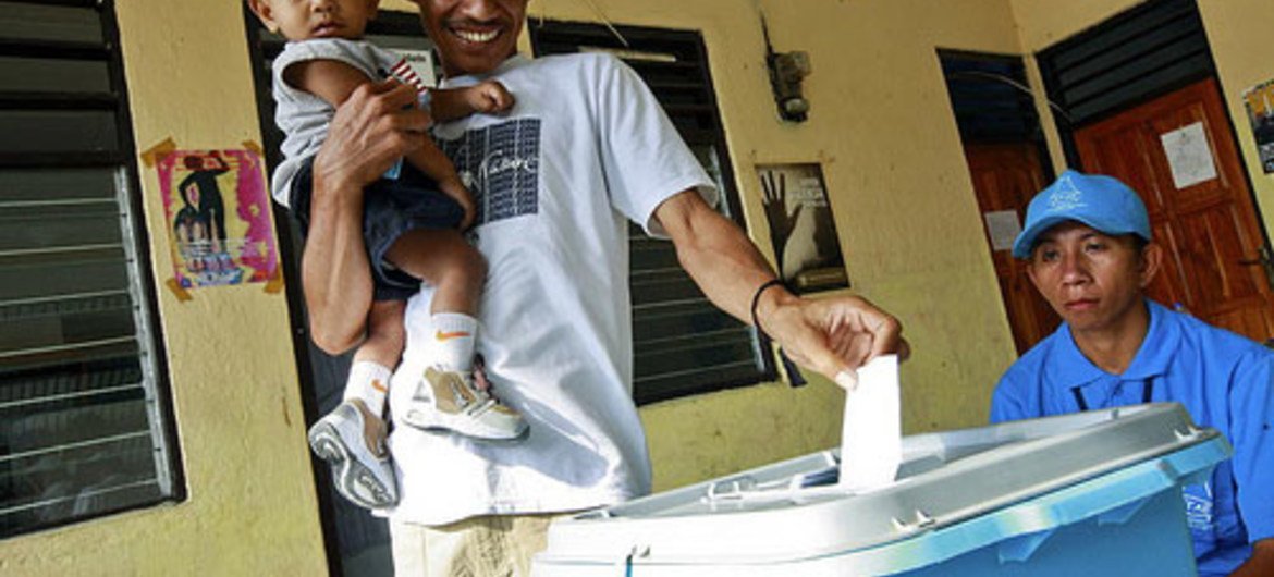 A smiling Timorese casts his vote at the Second National Village Council elections supervised by UNMITon 9 October 2009