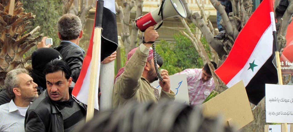 Des manifestants à Damas, en Syrie, le 8 avril.