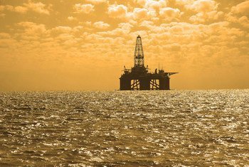 An oil platform in the Caspian Sea. Petroleum plants that process oil products can prove an increased cancer risk to those working there, or living nearby, a new IARC study shows.