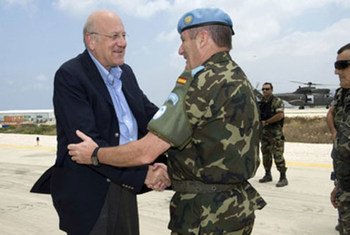 UNIFIL Force Commander Major-General Alberto Asarta Cuevas (right) and Prime Minister Najib Mikati of Lebanon