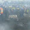 Des sauveteurs sur le lieu de l'explosion d'un oléoduc à Nairobi, au Kenya.