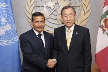 Secretary-General Ban Ki-moon (right) meets with President Ollanta Humala of Peru